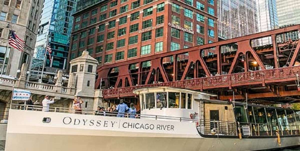 chicago river cruise with alcohol